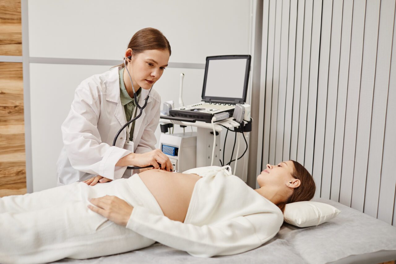 ultrasound-for-pregnant-woman-in-clinic-e1699607912644.jpg